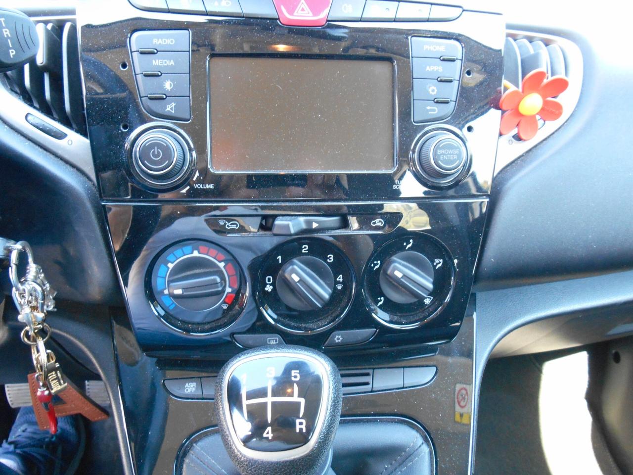 Lancia Ypsilon 1.2 69 CV 5 porte S&S KM.43.000 UNICO PROPRIETARIO OK NEOPATENTATI