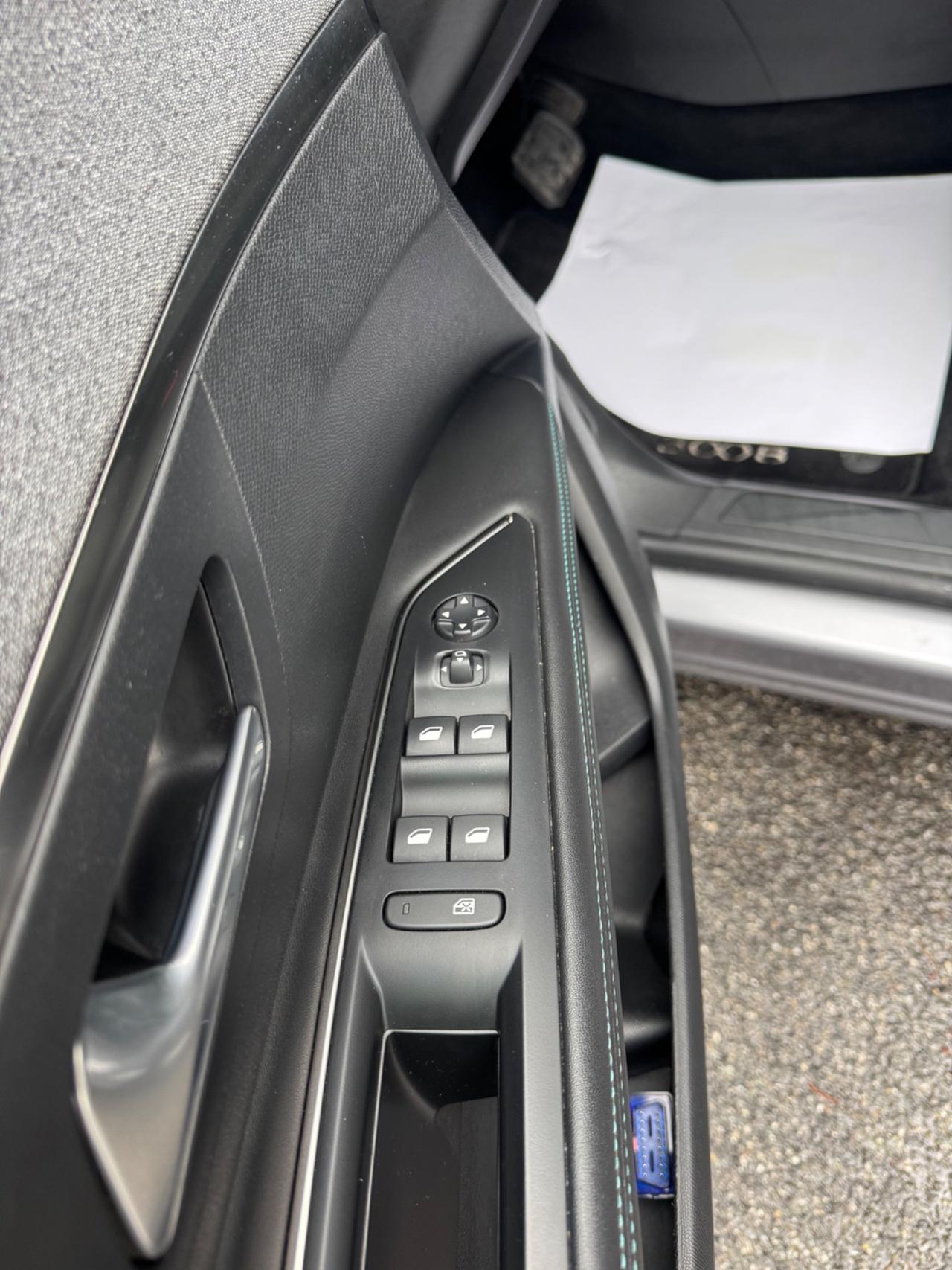 Peugeot 3008 BlueHDi 130 S&S EAT8 Active Pack