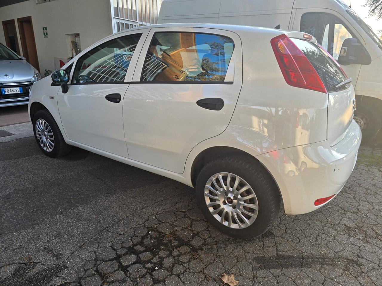 Fiat Punto 1.4 8V 5 porte Natural Power Lounge rate da 120,00