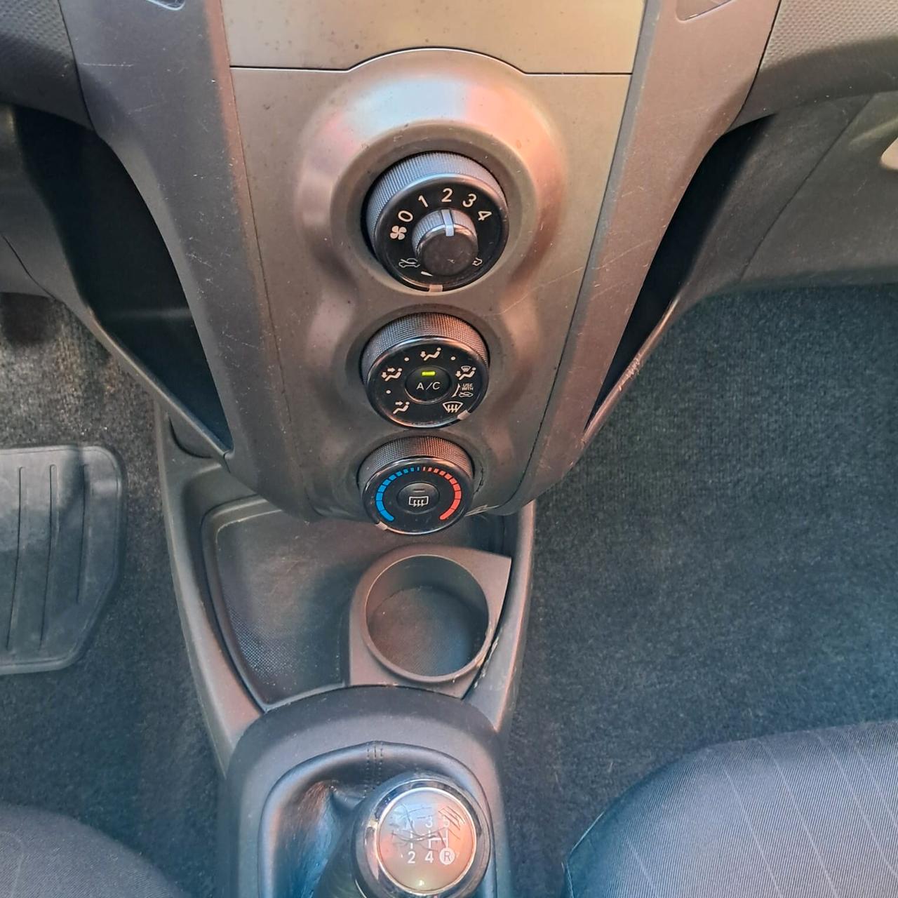 Toyota Yaris 1.0 benz 5 porte Luxury pack neopatentati