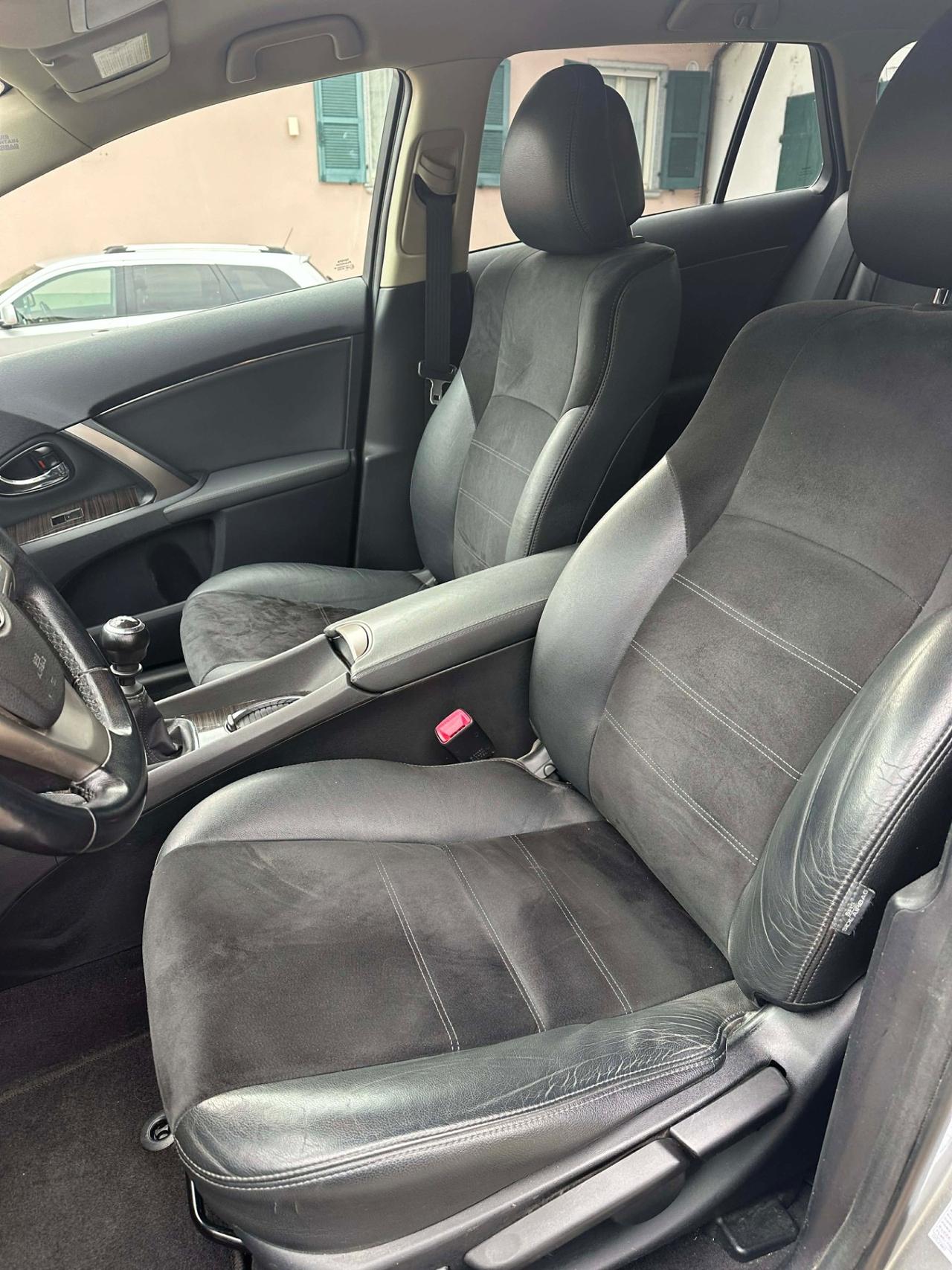 Toyota AVENSIS STYLE UNICOPR KMCERT GARAN