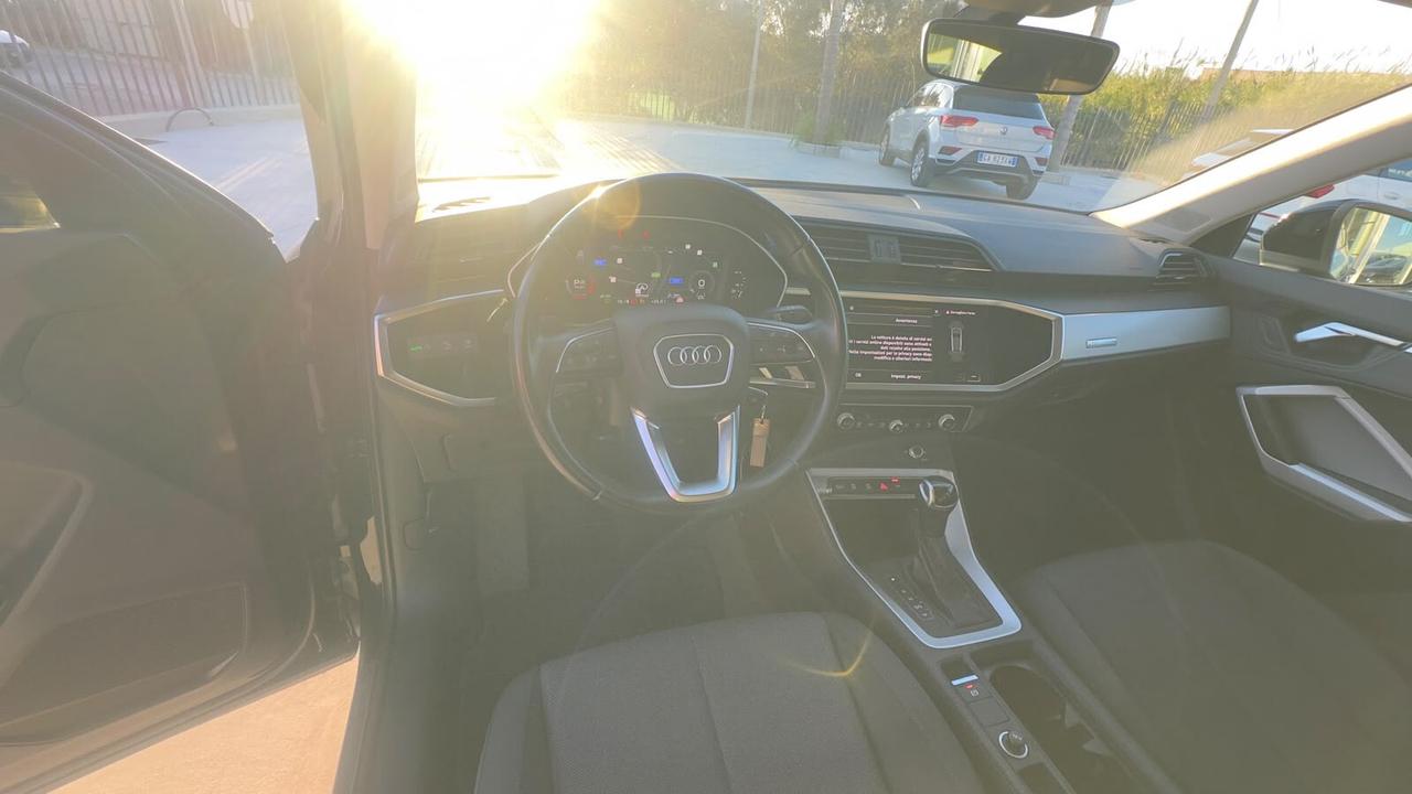 Audi Q3 35 TDI S tronic Business