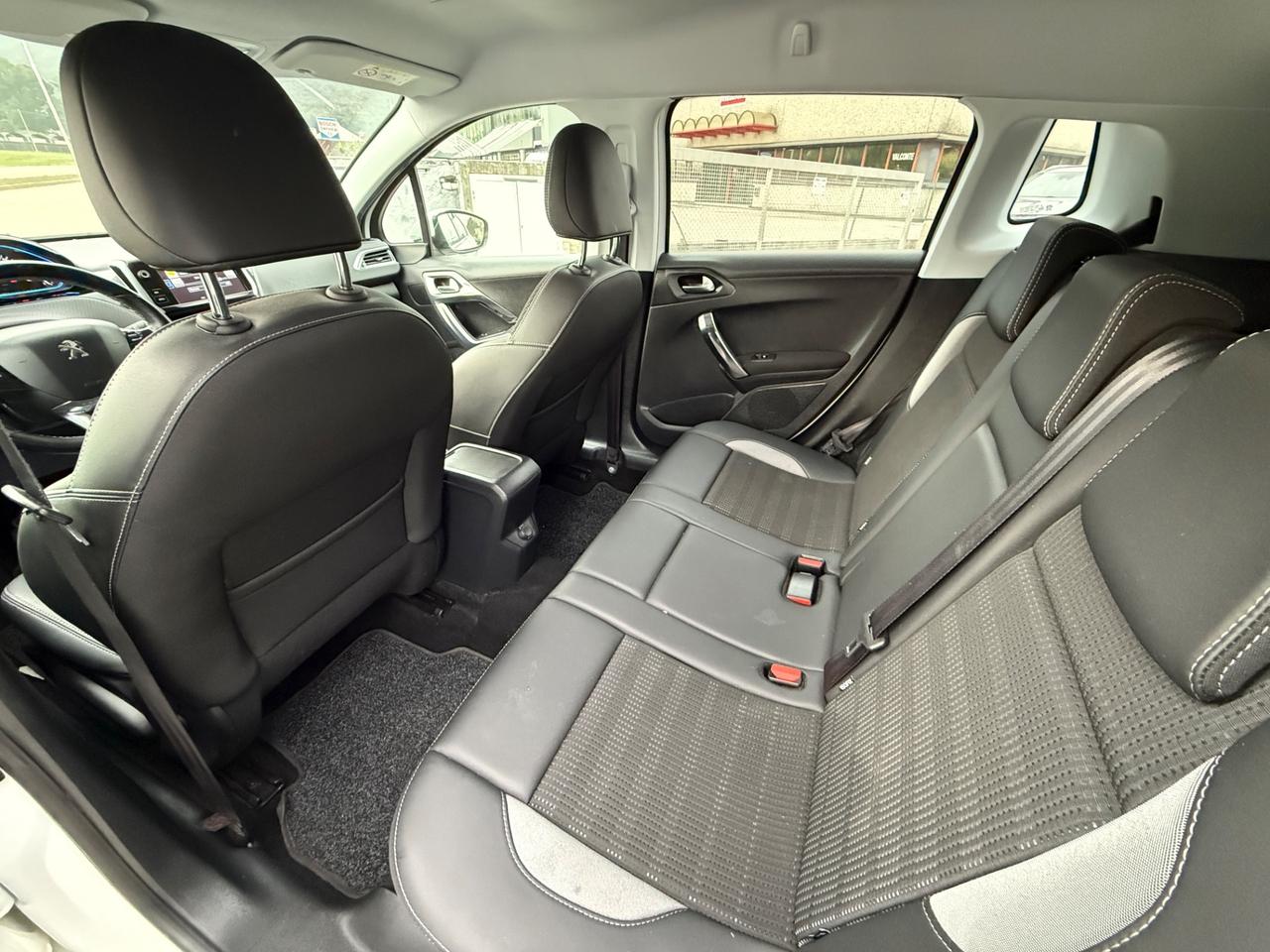 Peugeot 2008 BlueHDi 120 S&S Crossway 2016