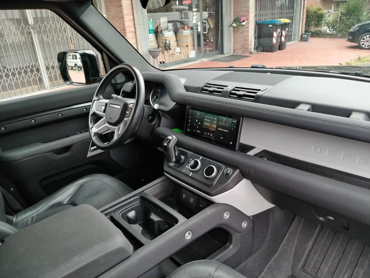 Land Rover Defender SE D 200 MHEV