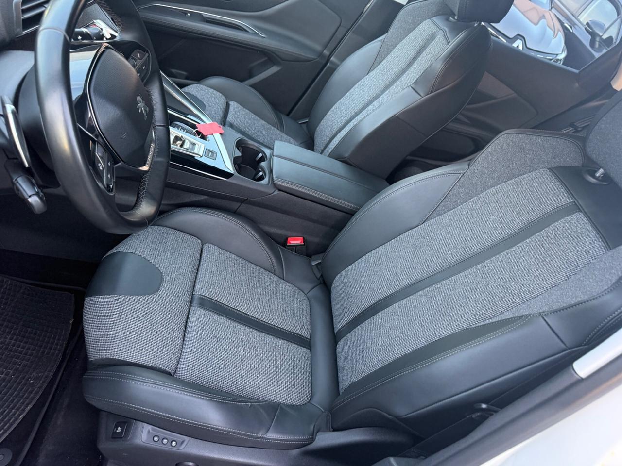 Peugeot 3008 PureTech Turbo 130 S&S EAT8 Allure