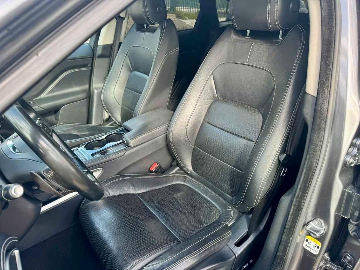 Jaguar F-Pace 2.0 D 180 CV R-Sport