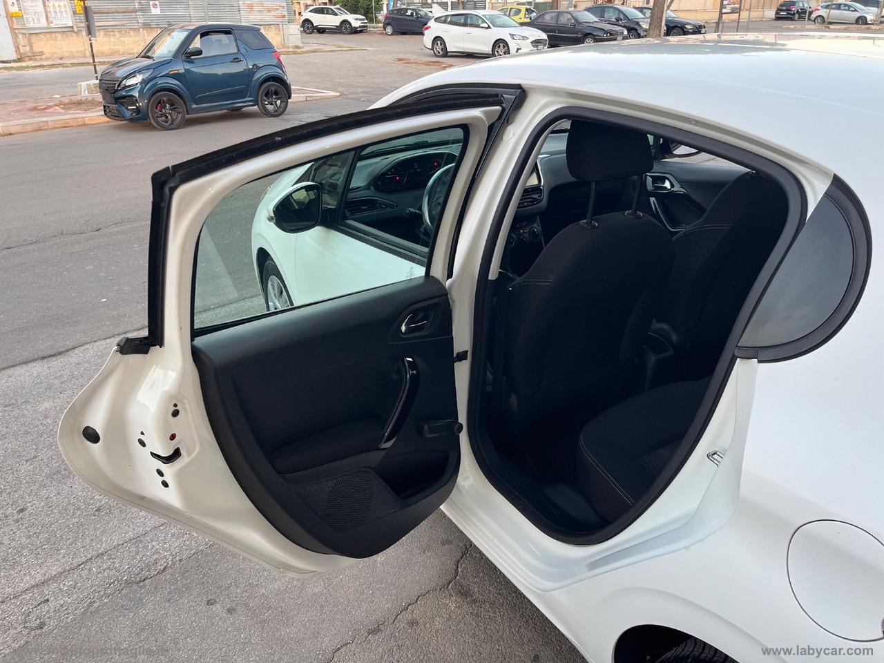 PEUGEOT 208 PureTech 82 5p. Allure