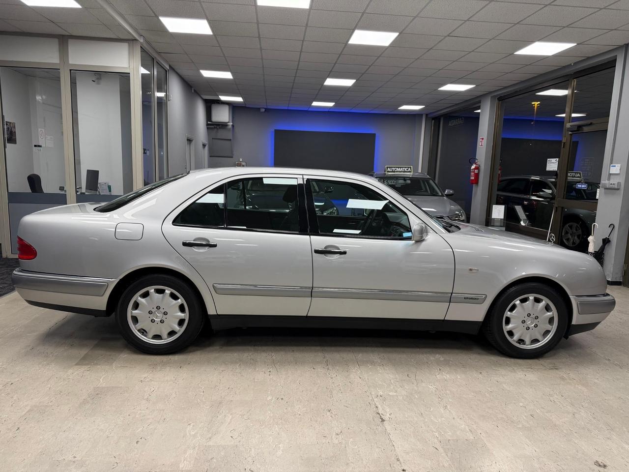 Mercedes-benz E 200 cat Elegance