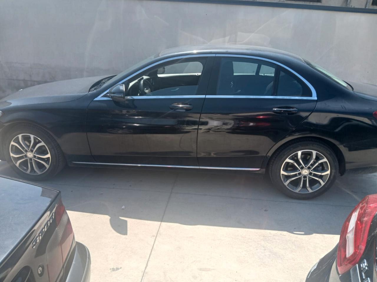 Mercedes C 220d C220 d berlina Premium 170cv TRATTABILE