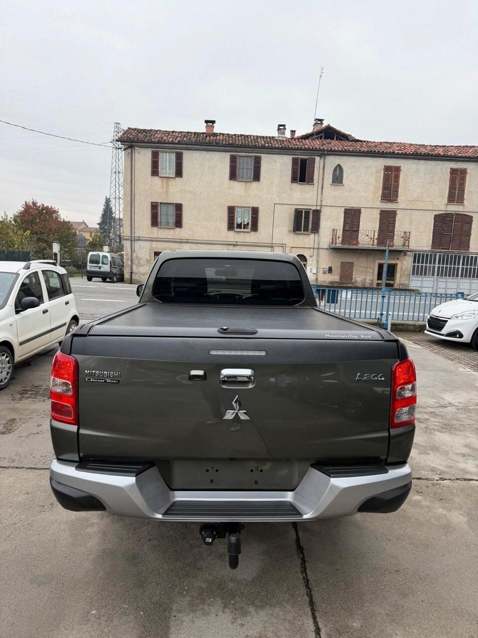 Mitsubishi L200 2.4 DI-D/181CV Club Cab Intense Hp Mivec SDA