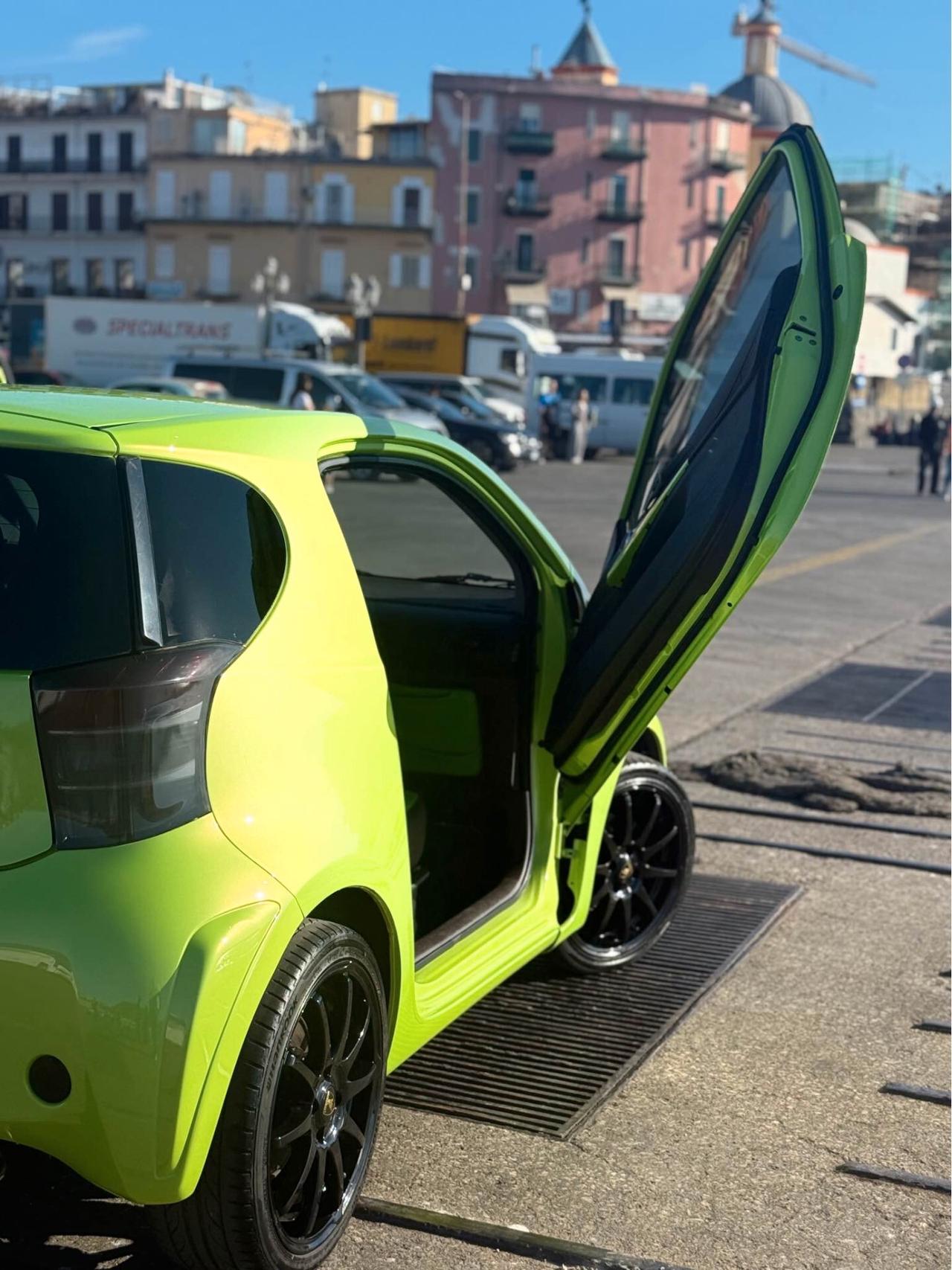 Toyota iQ 1.0 ACCESSORIATA STILE LAMBORGHINI PORTE ALI DI GABBIANO PERMUTE 3336121884