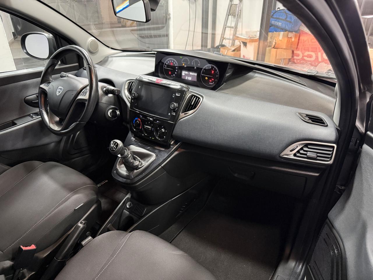 Lancia Ypsilon 1.0 FireFly 5 porte S&S Hybrid Gold