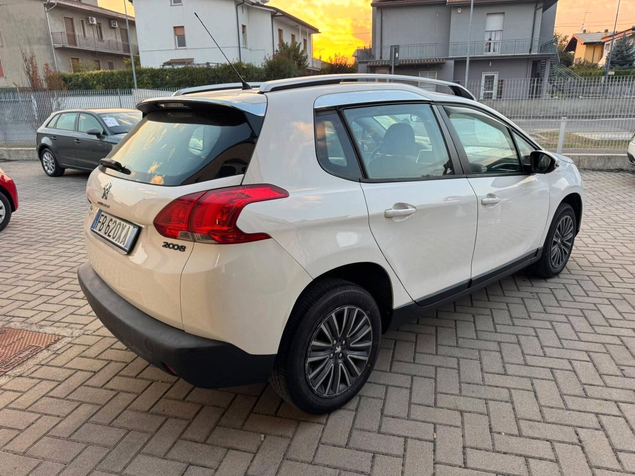 Peugeot 2008 BlueHDi 120 S&S Allure