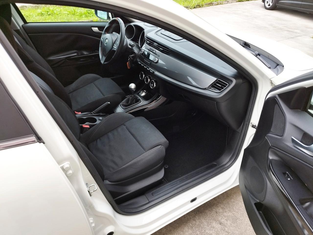 Alfa Romeo Giulietta - 1.6 JTDm-2 - Neopatentati