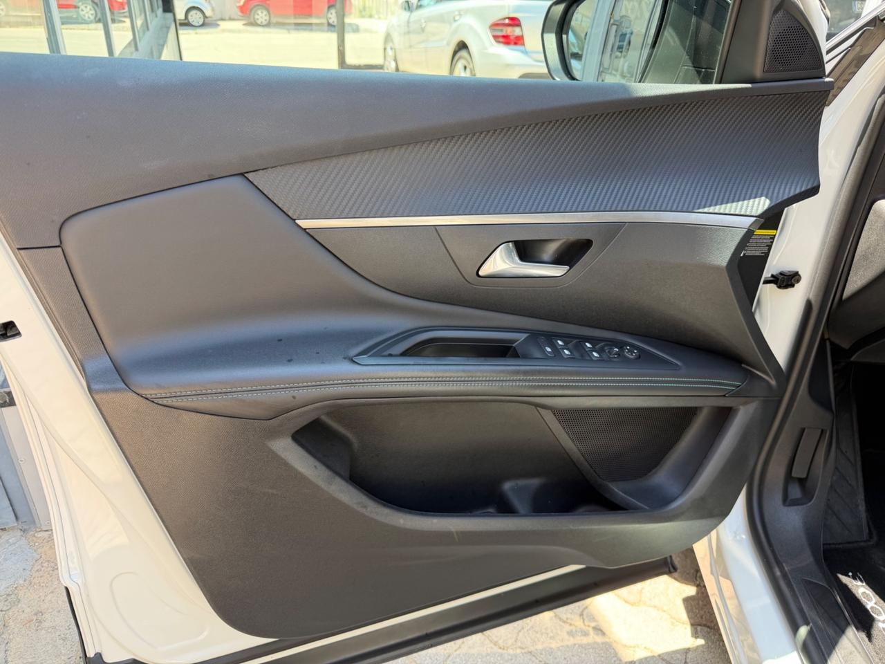 Peugeot 3008 BlueHDi 130 S&S EAT8 Allure 2022