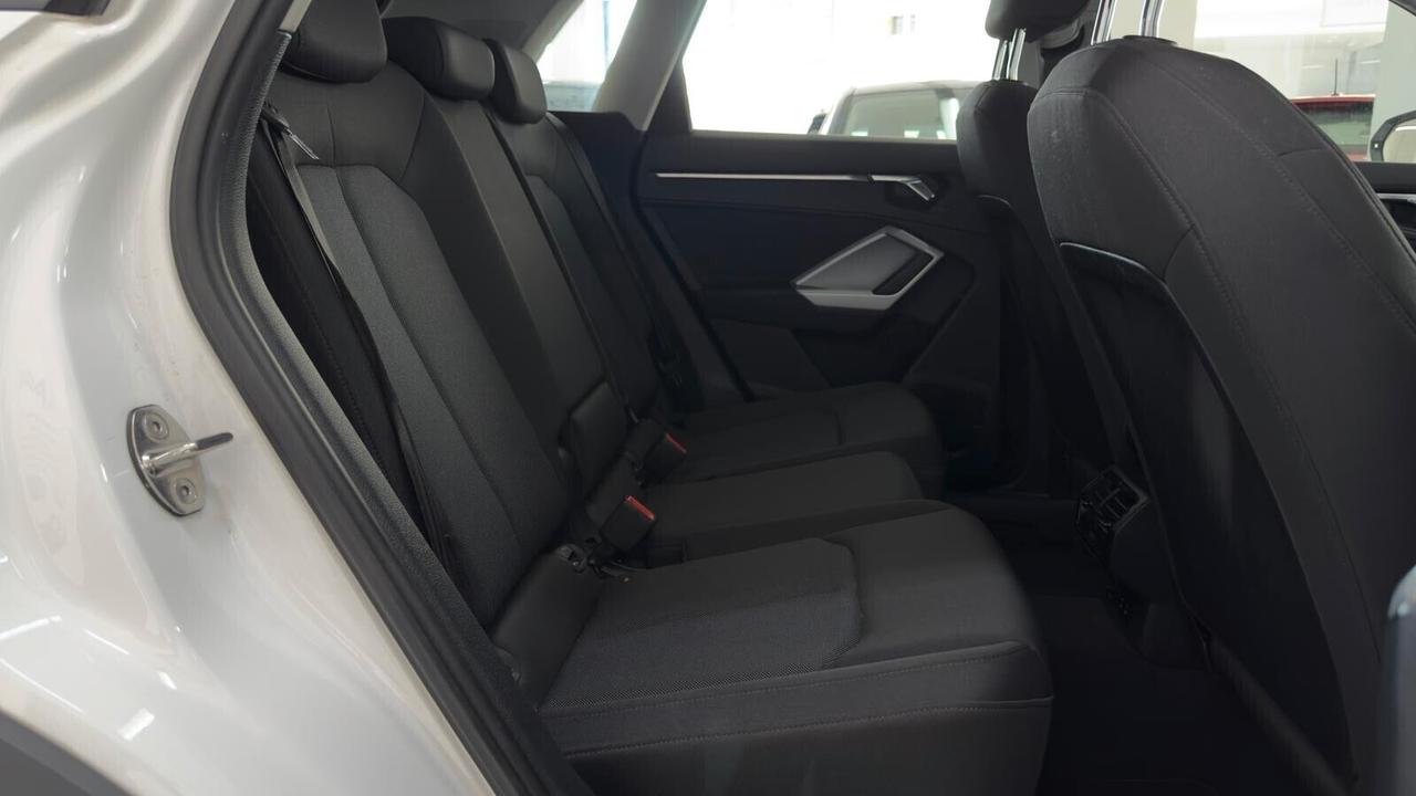 Audi Q3 35 TDI S tronic Business