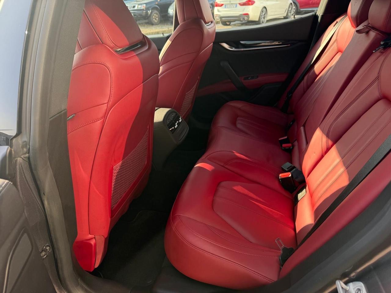 Maserati Ghibli V6 430 CV Q4 Gransport