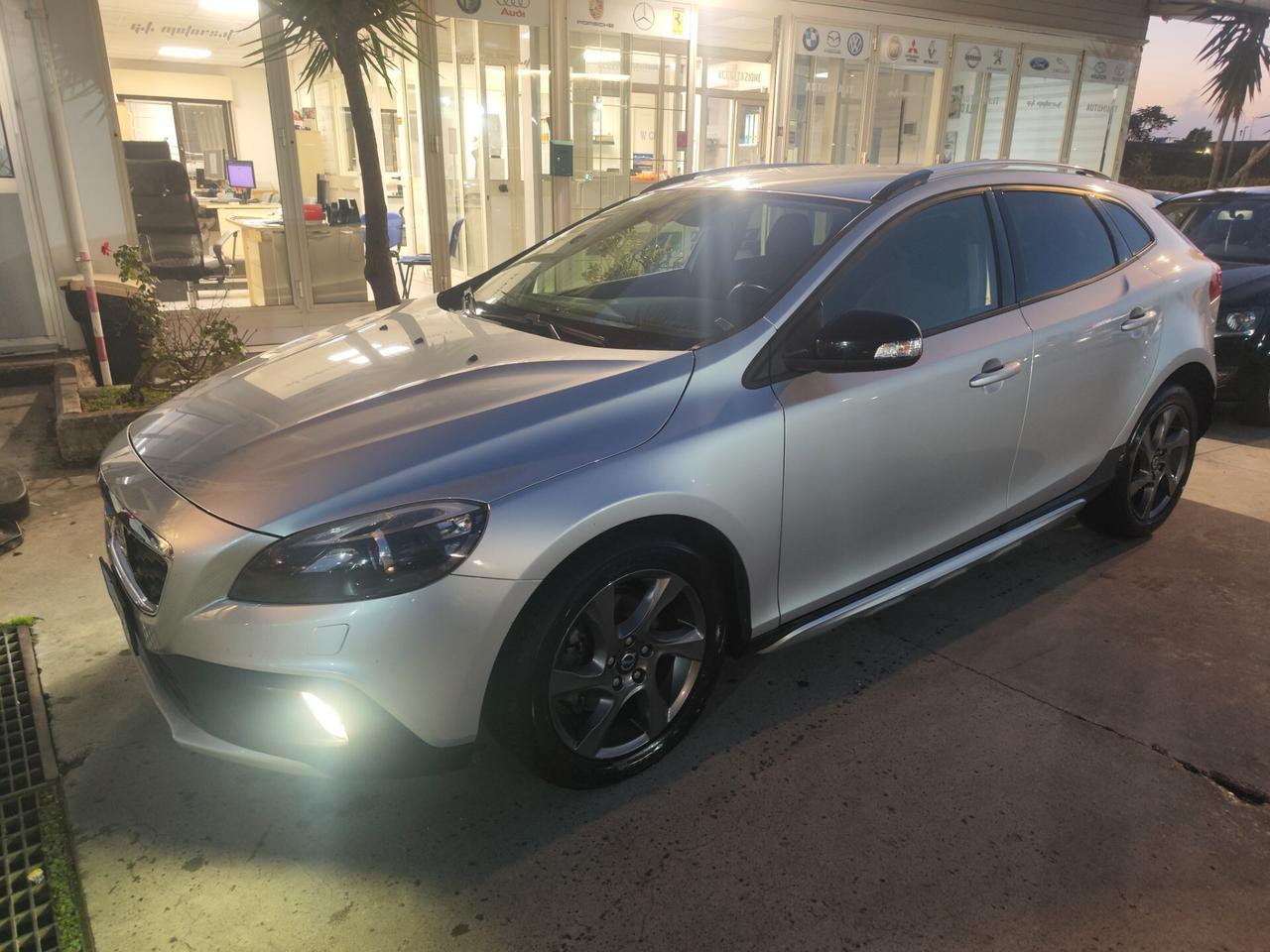 Volvo V40 Cross Country D2 1.6 Summum