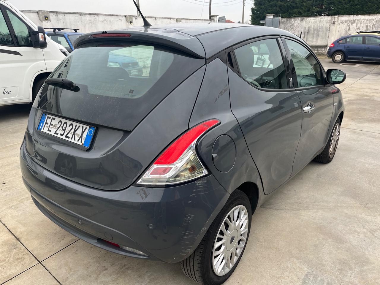 Lancia Ypsilon 1.2 69 CV 5 porte Silver