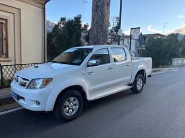 Toyota Hilux 2.5 D-4D 4WD 4p. Double Cab SR