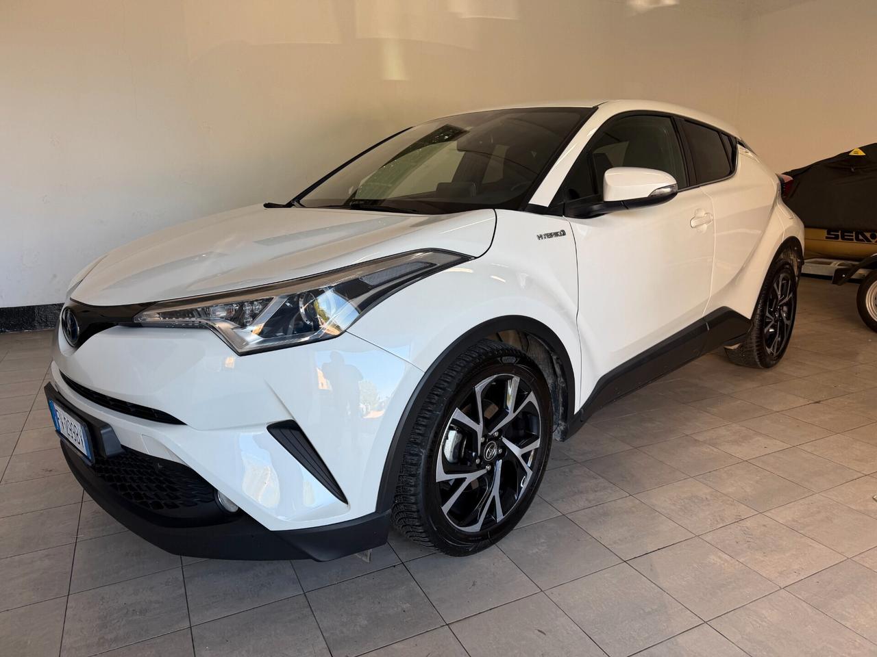 Toyota C-HR 2019 1.8 Hybrid E-CVT Lounge