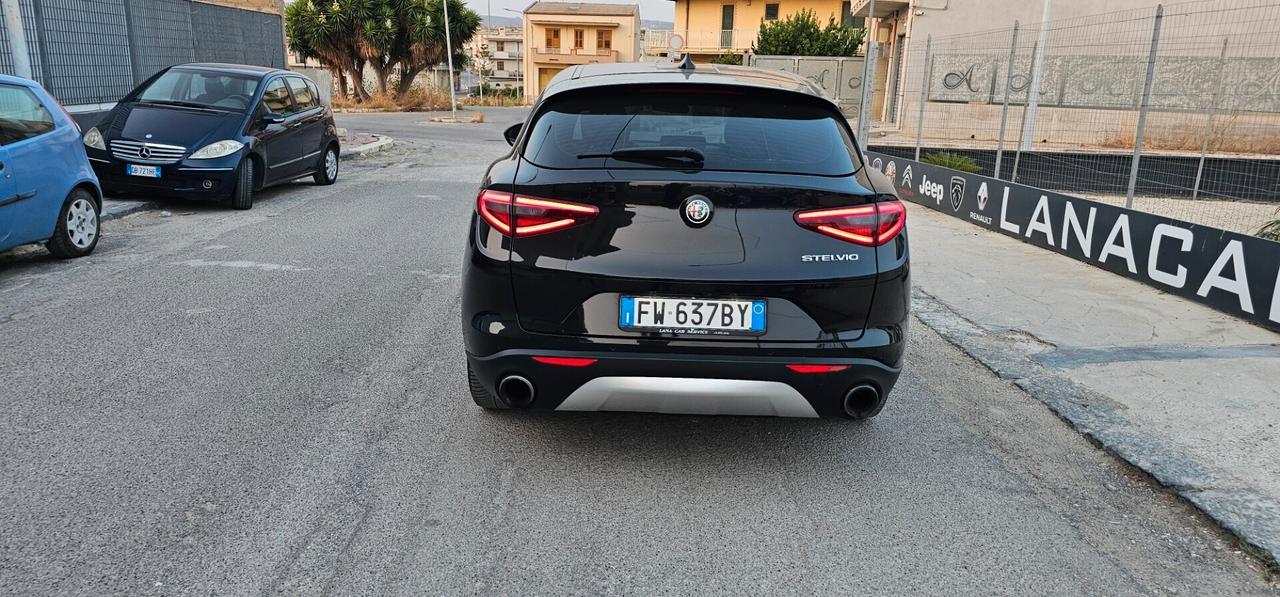 Alfa Romeo Stelvio 2.2 Turbodiesel 160 CV AT8 RWD Sport-Tech