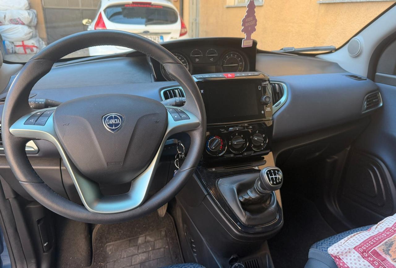 Lancia Ypsilon 1.0 FireFly 5 porte S&S Hybrid Alberta Ferretti