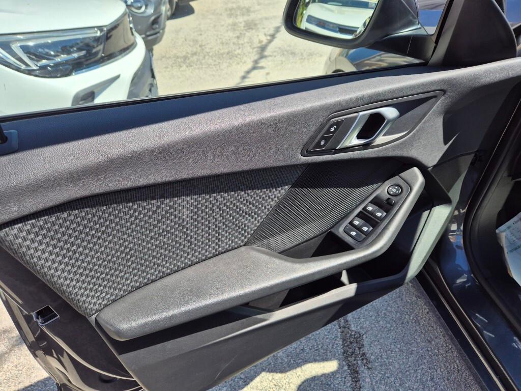 BMW NEW 116d Business Advantage