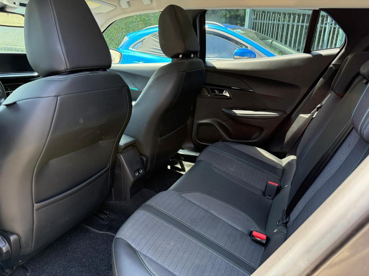 Peugeot 2008 PureTech 100 S&S Allure Pack