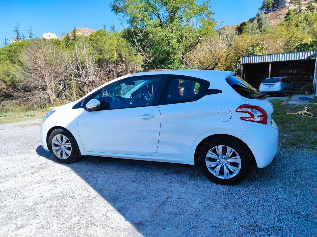 Peugeot 208 1.6 e-HDi 92 CV Stop&Start 3 porte Allure