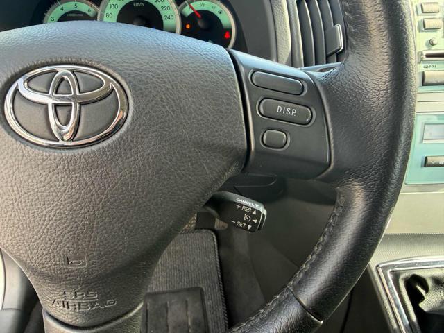 TOYOTA Corolla Verso 2.2 16V D-4D