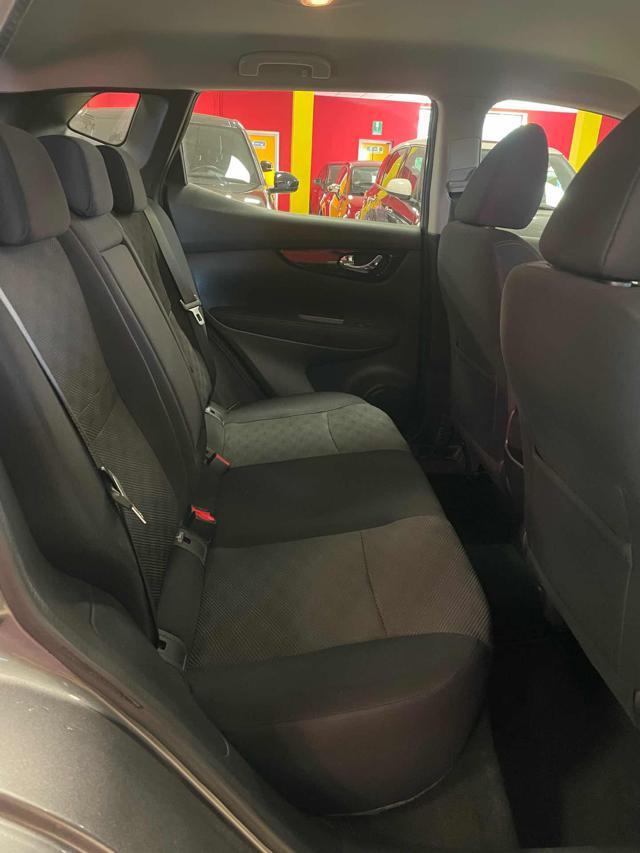 NISSAN Qashqai 1.6 dCi 2WD N-Connecta*LED/NAVI/AUTOMATICA*