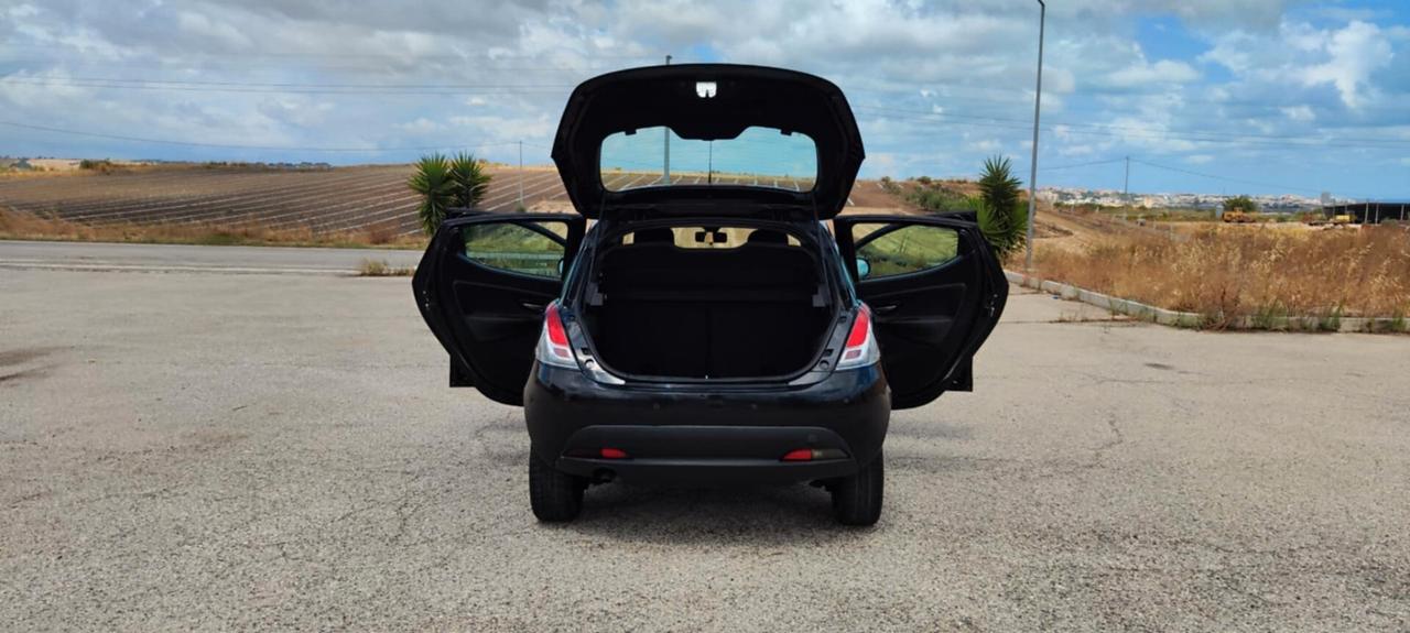 Lancia Ypsilon 0.9 TwinAir 85 CV 5 porte Metano Ecochic Gold