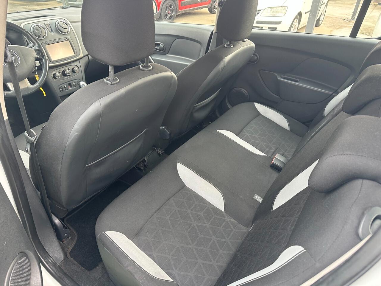 Dacia Sandero STEPWAY*0.9*PRESTIGE*GPL*NAVI*BLUETOOTH*NEOPA*