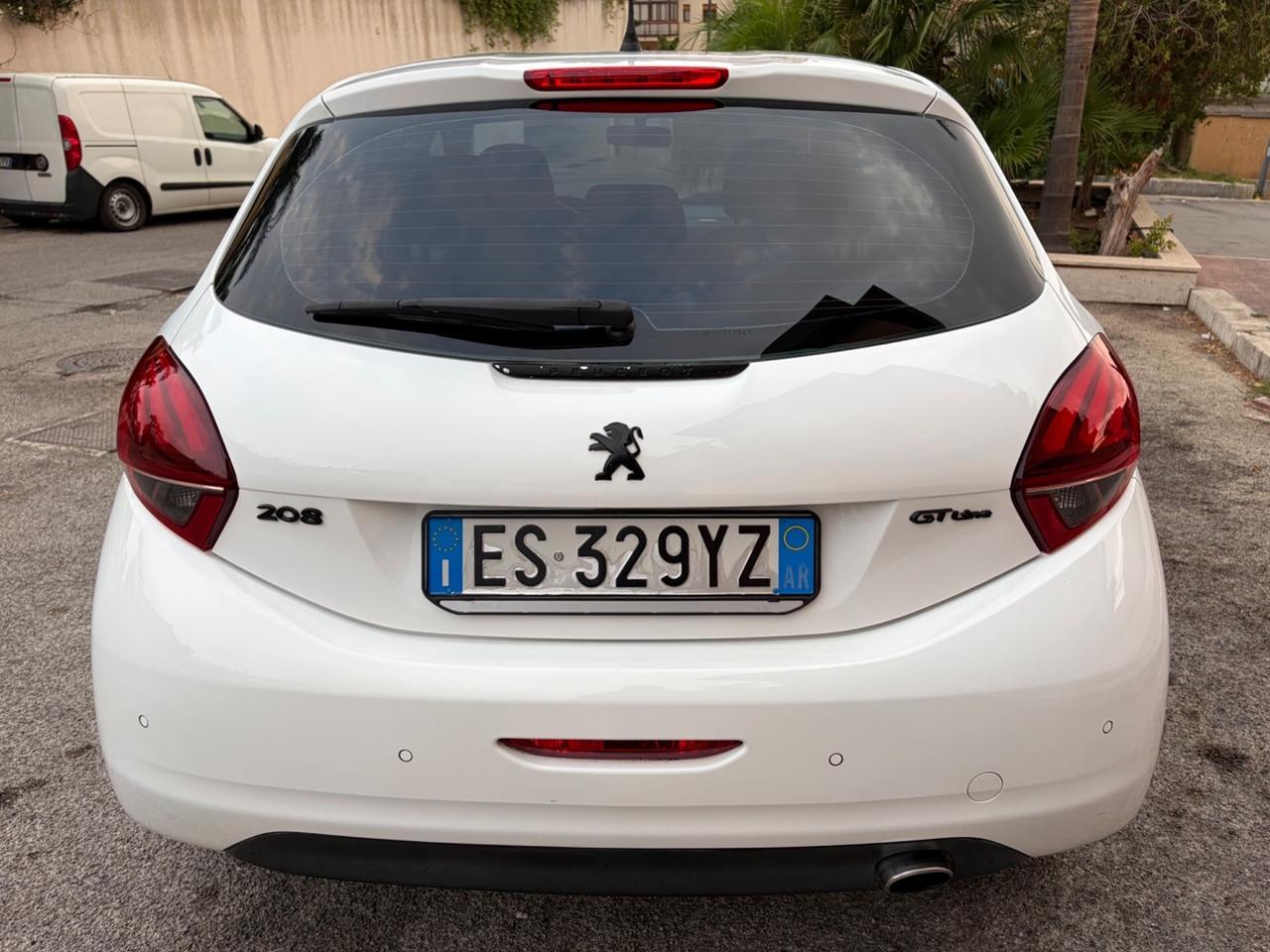 Peugeot 208 1.4 HDi 68 CV strafull
