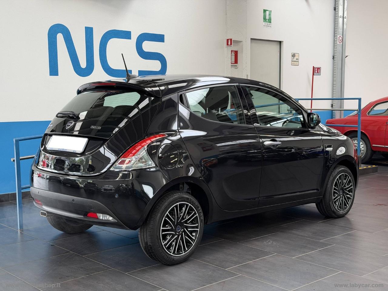 LANCIA Ypsilon 1.0 FireFly 5p.S&S Hybryd Gold NEOPATENTATI