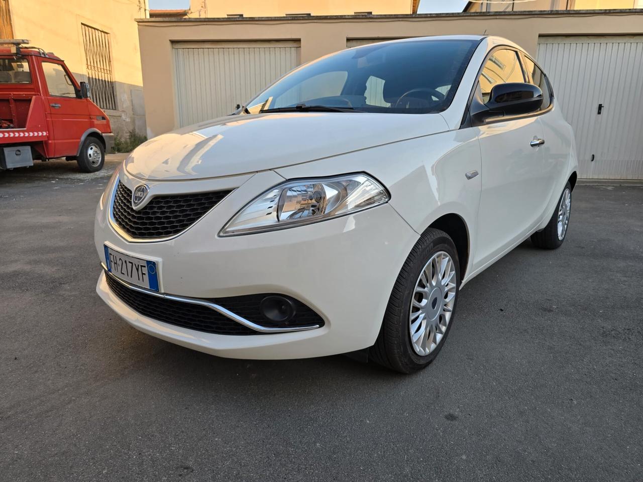 Lancia Ypsilon 1.2 69 CV 5 porte Platinum perfetta possibilita 12 mesi garanzia