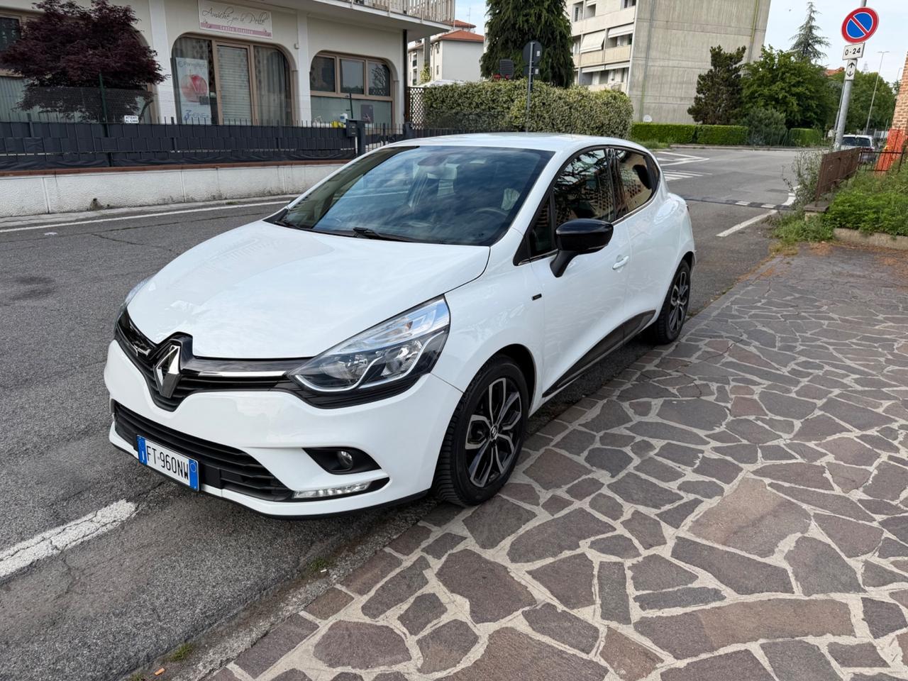 Renault Clio TCe 12V 75 CV 5 porte Moschino Life