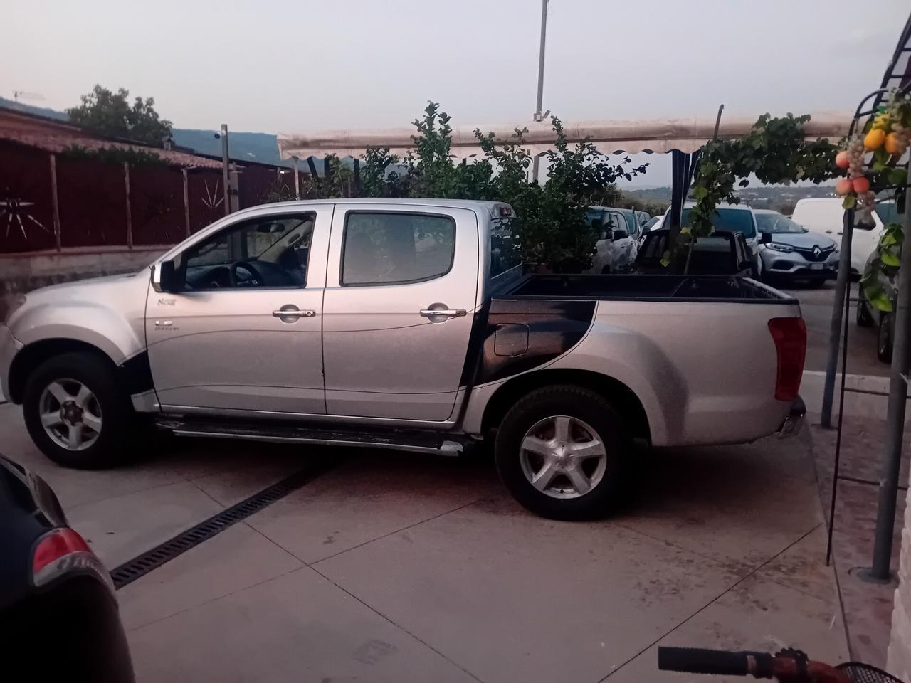 Isuzu D-Max 2.5 Crew Cab Satellite 4WD