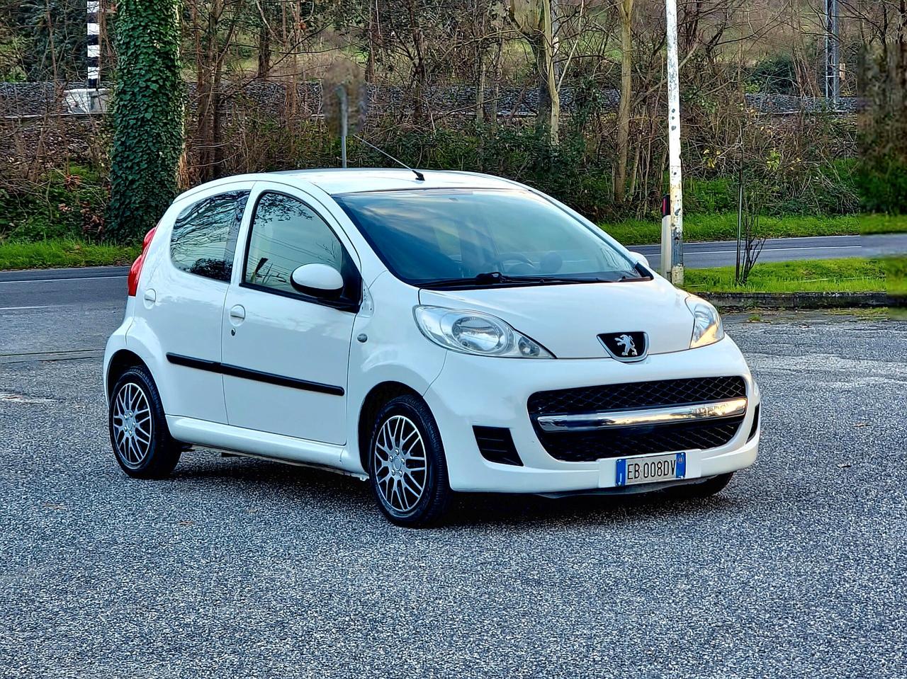 Peugeot 107 1.0 68CV 5p. Sweet Years 2Tronic 2010-E4 Automatico NEO