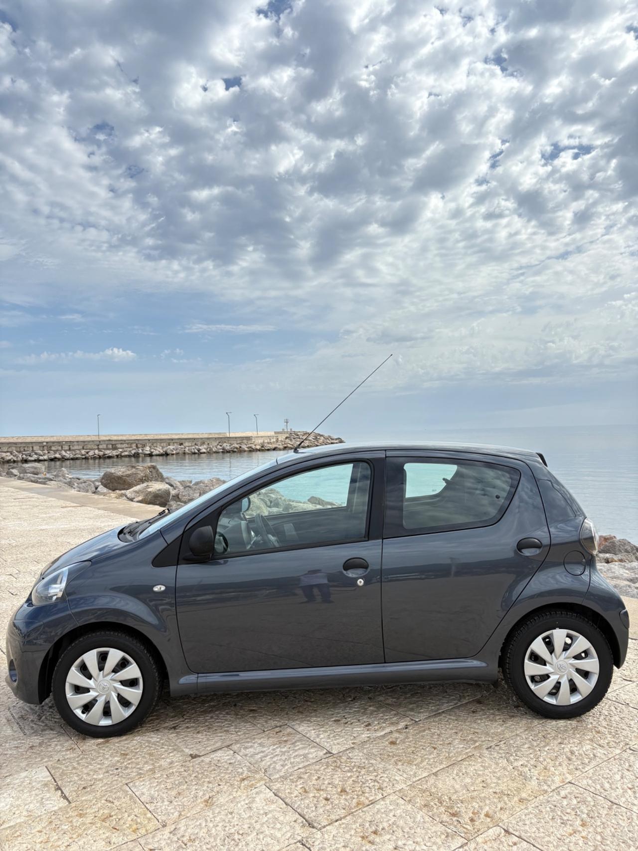 Toyota Aygo 1.0 12V VVT-i 5 porte Lounge Connect