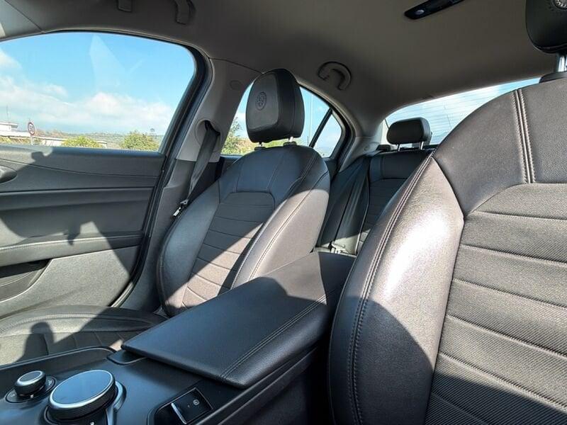 Alfa Romeo Giulia 2.2 Turbo AT8 180CV Super