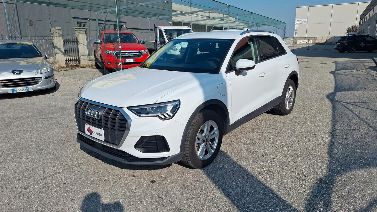 Audi Q3 45 TFSI e S tronic Business 150cv benzina + 116cv elettrici
