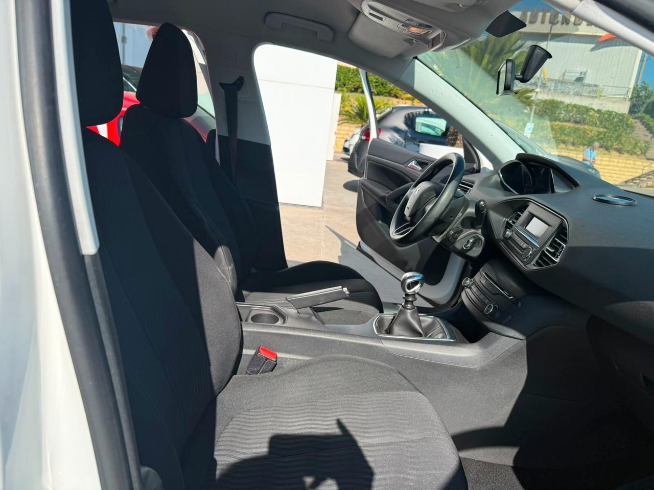 Peugeot 308 1.6 HDi 115 CV S&S Allure