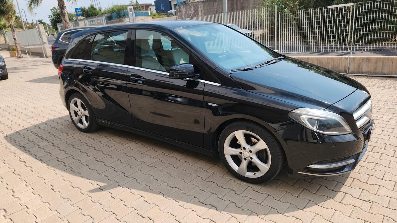 Mercedes-benz B 200 MERCEDES CLASSE AMG MANUALE