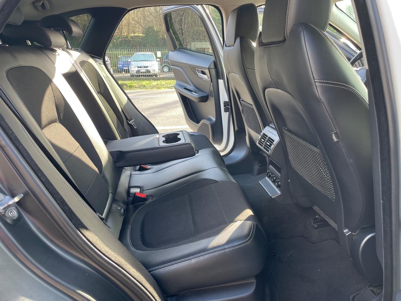 Jaguar F-Pace 2.0 D 240 CV AWD aut. R-Sport