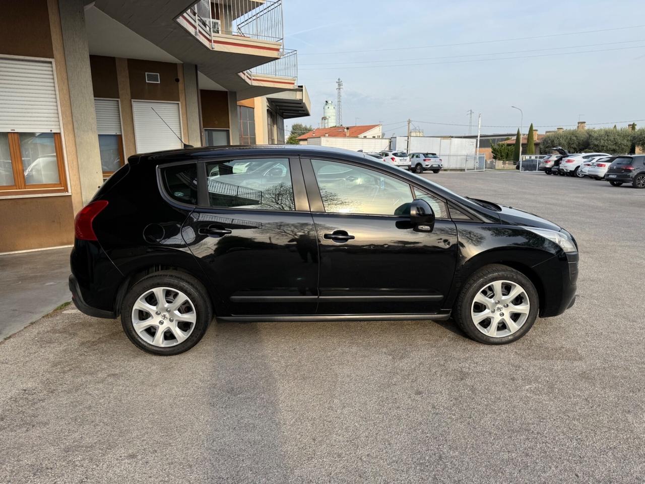 Peugeot 3008 1.6 HDi 110CV - Neopatentati