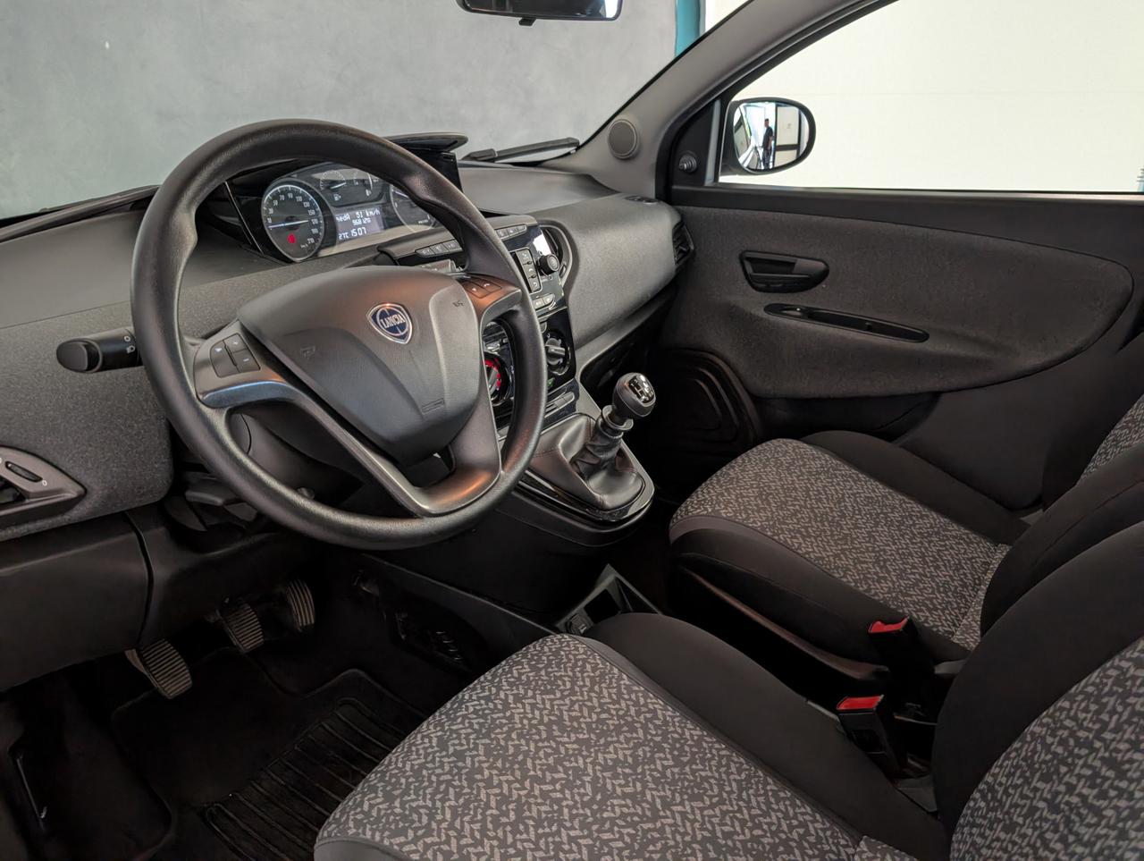 Lancia Ypsilon 1.0 Hybrid 70cv Silver