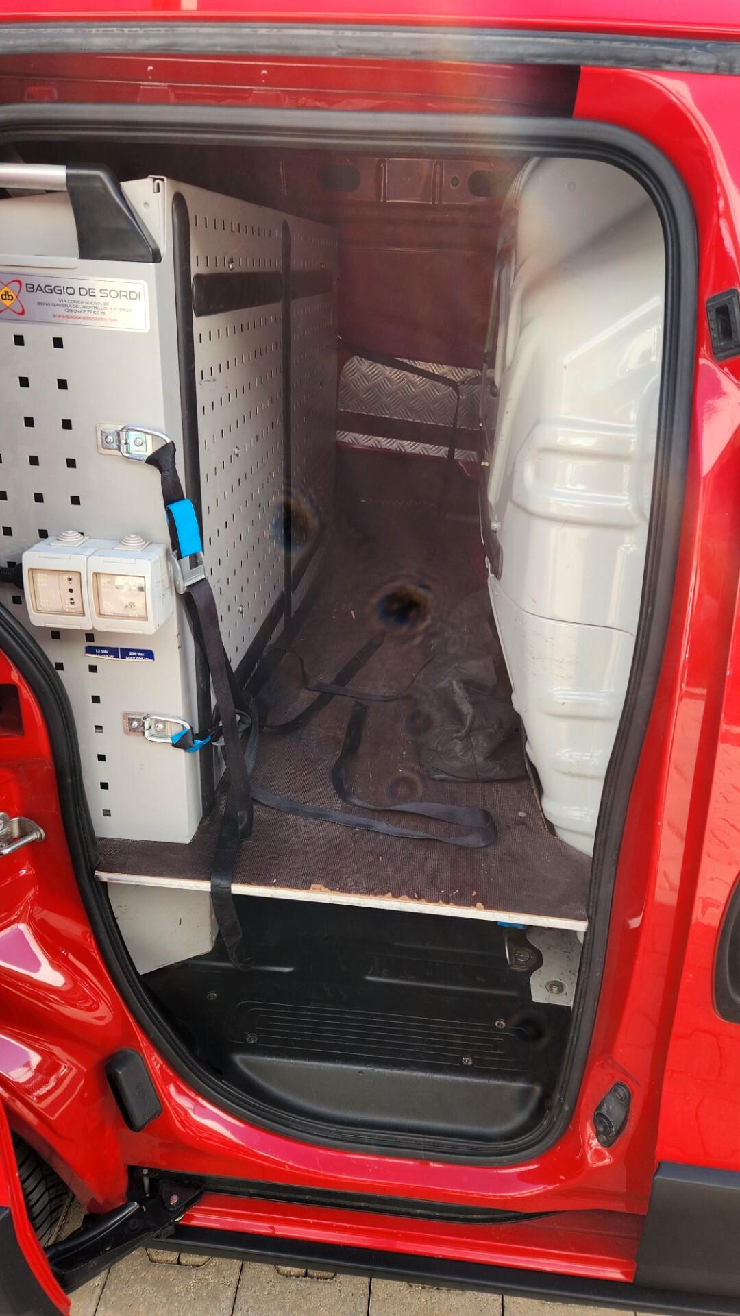 Fiat Fiorino 1.3 MJT 95CV Combi Semivetrato SX