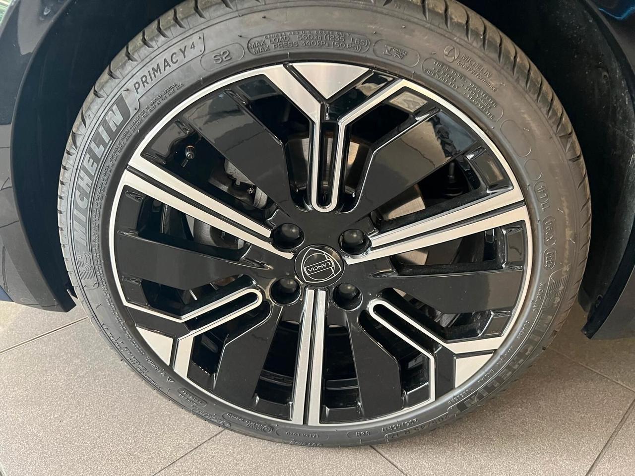 Lancia Ypsilon Hybrid e-DCT Edizione Cassina